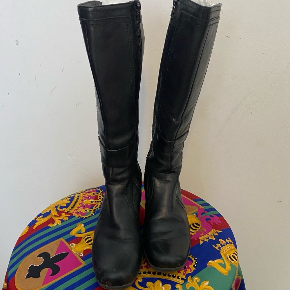 Beautiful Black Leather Riding Style Boots